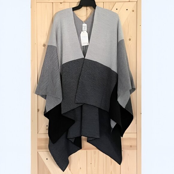 New: OS Women's Oversized Gray & Black Plaid Ruana Sweater - Picture 1 of 2